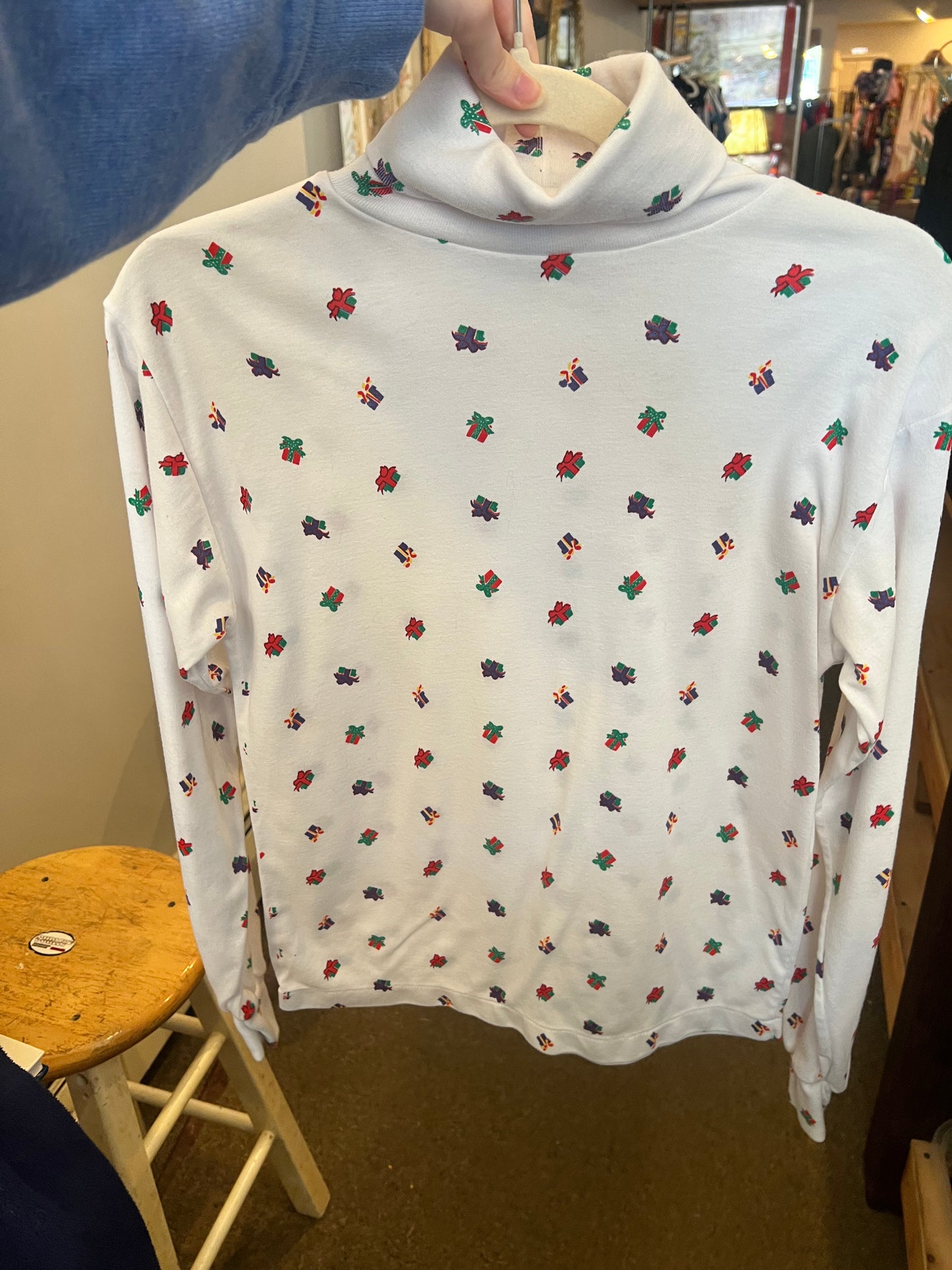 90s Club Q Present Print Turtleneck