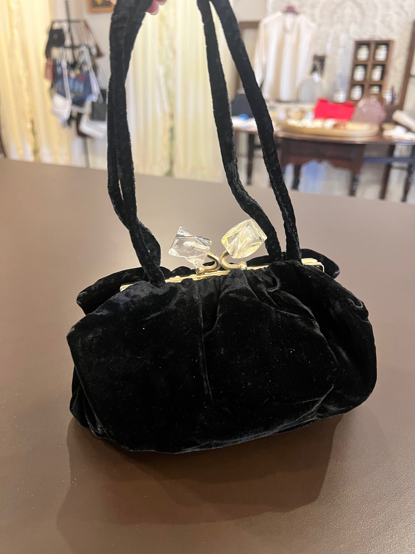 40s Velvet Kiss Snap Handbag