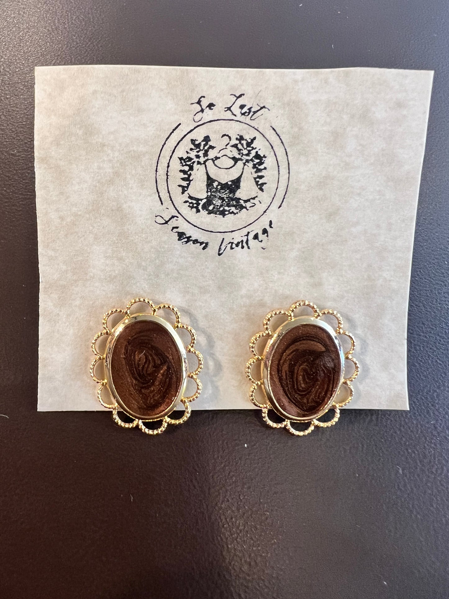 Vintage Oval Scallop Trim Earrings