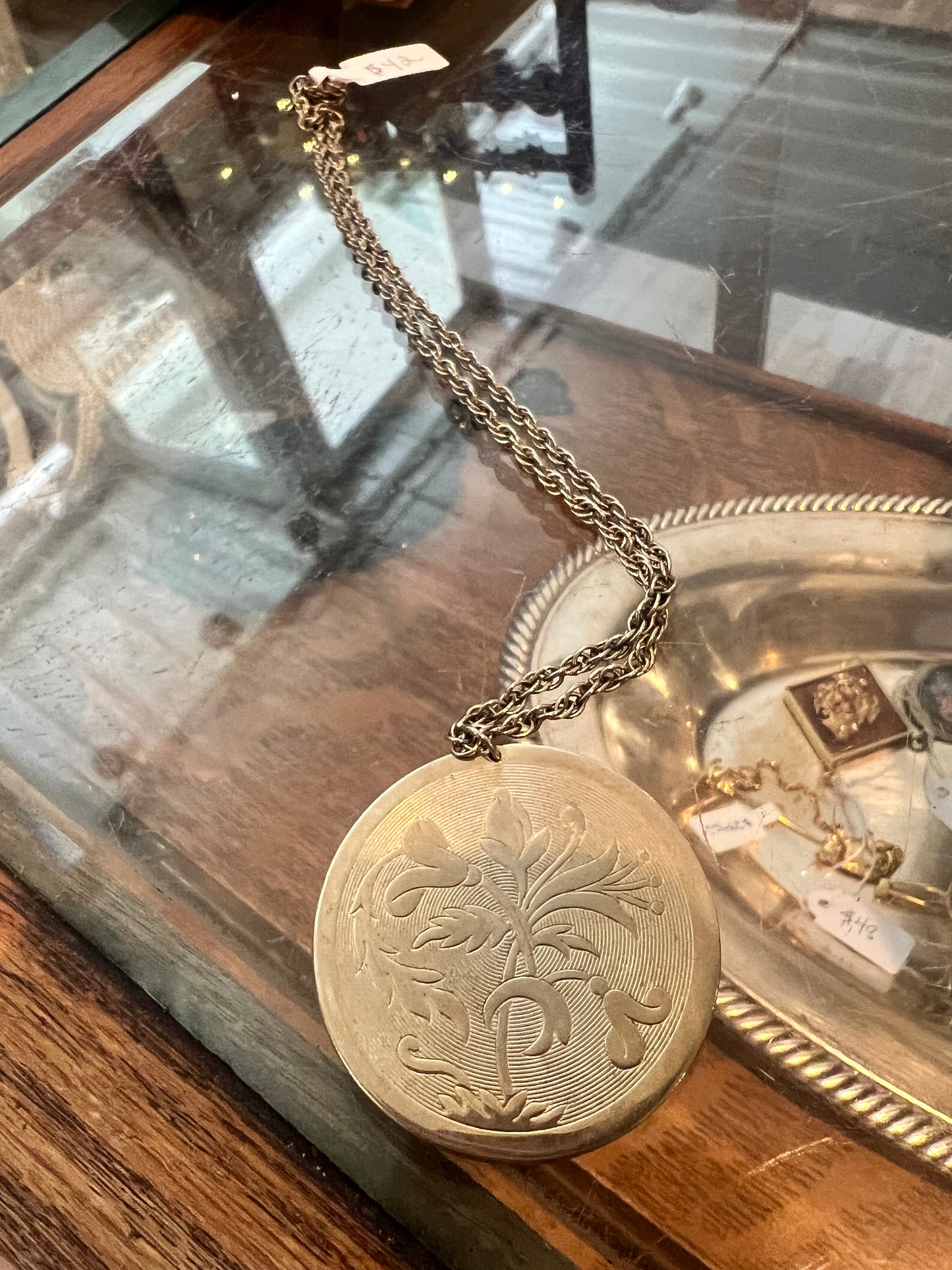 Gold Pendant Necklace