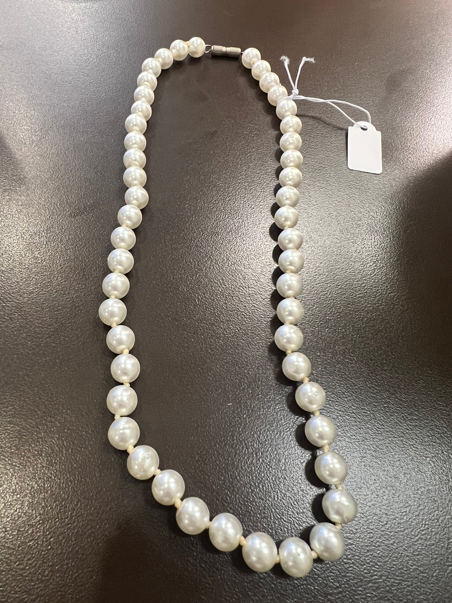 Screw Clasp Pearl Necklace