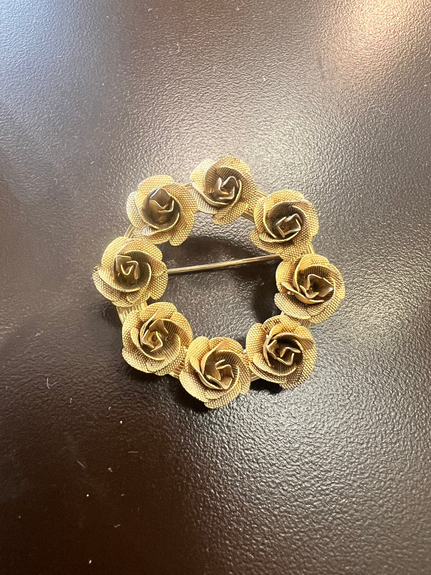 50s/60s Vintage Gold Tone Roses Wreath Brooch
