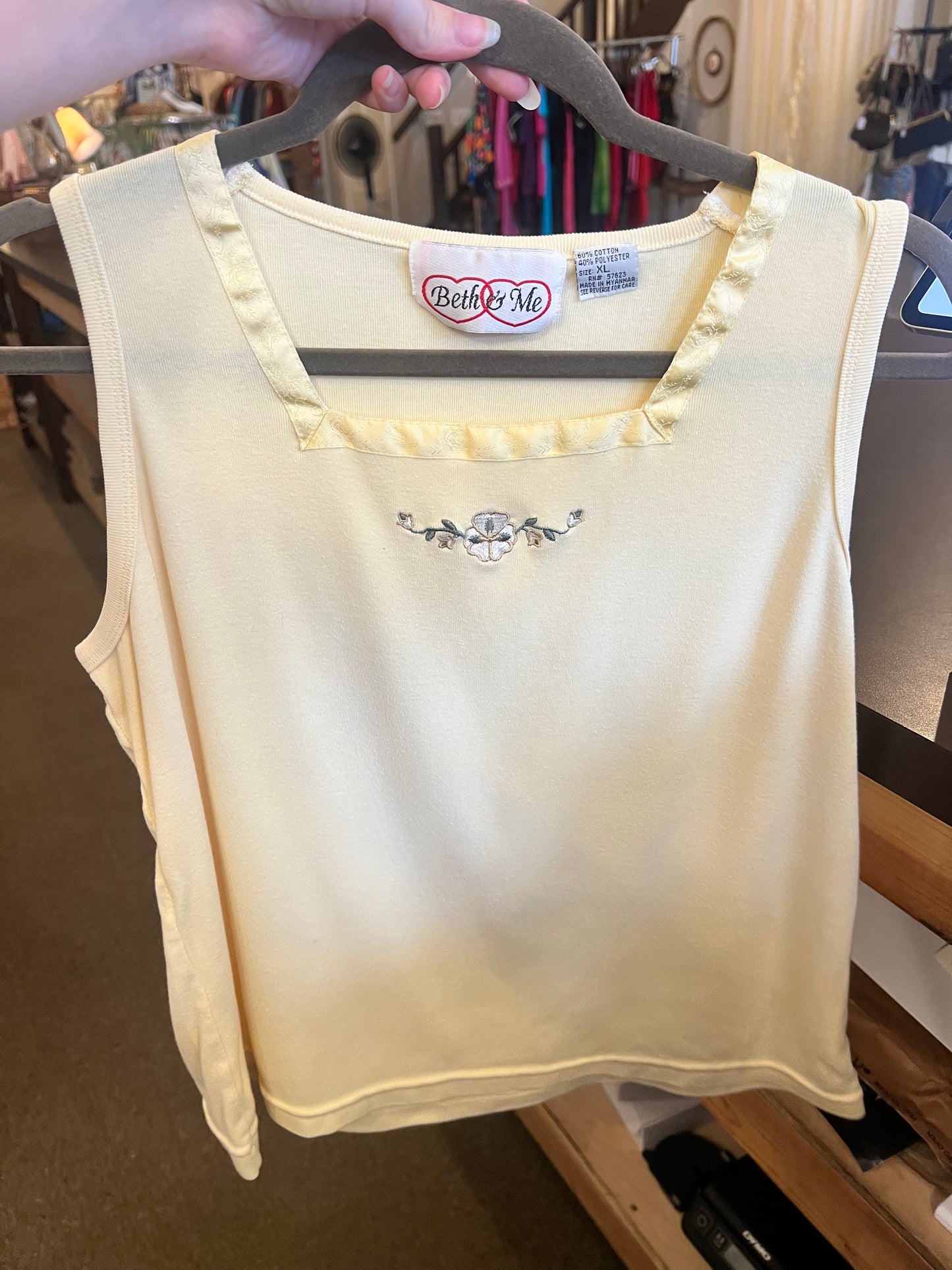 90s Beth & Me Floral Embroidered Tank Top
