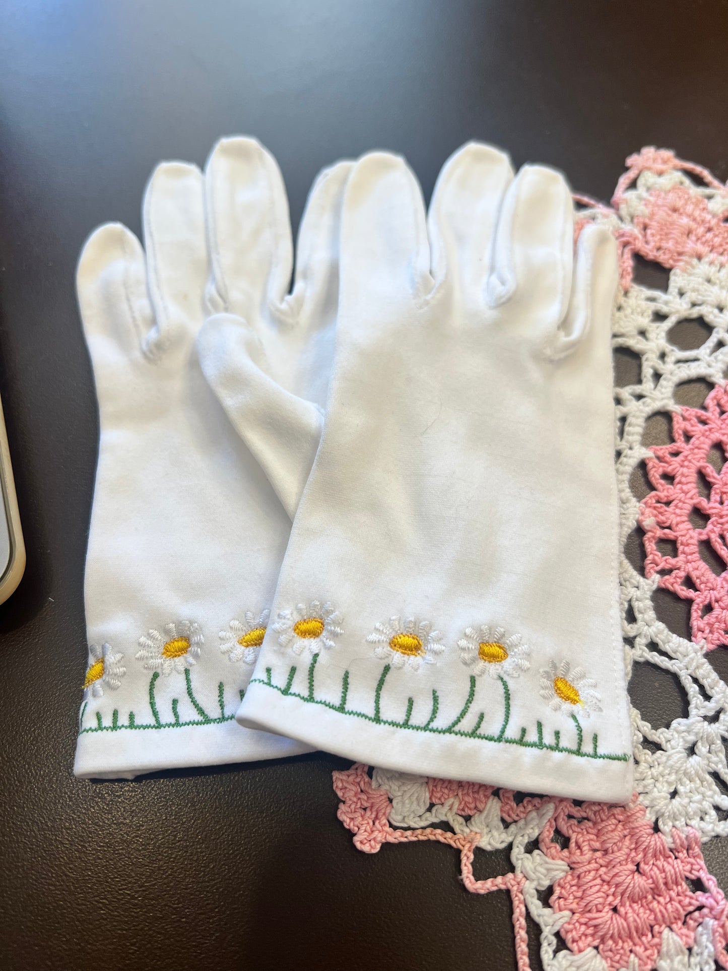60s Viola Weinberger Daisy Embroidered Gloves