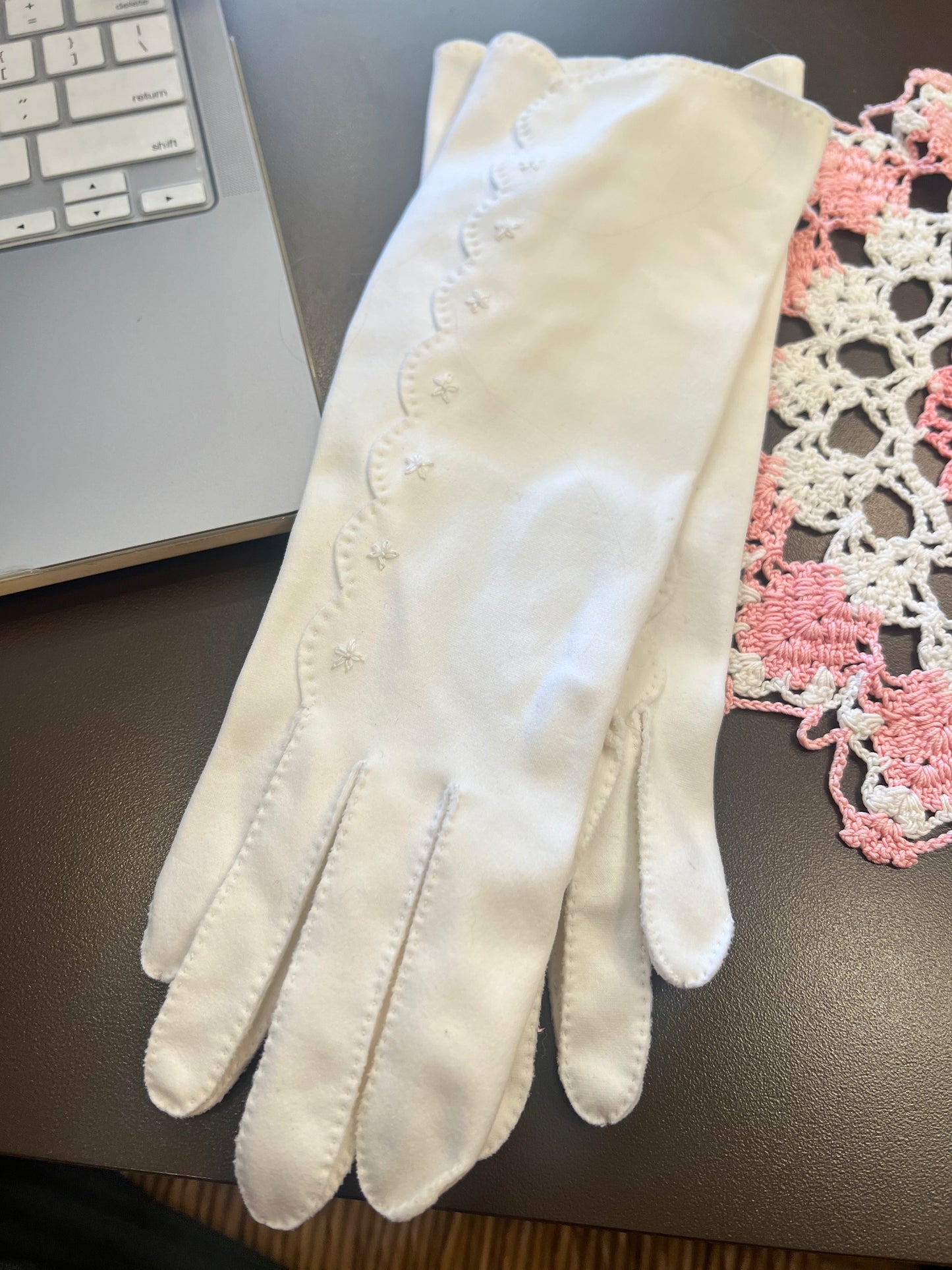 60s Scalloped Gloves