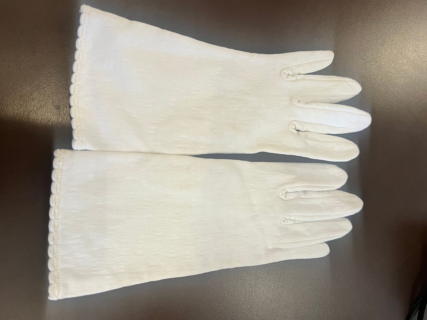 Vintage Scallop Edge Gloves