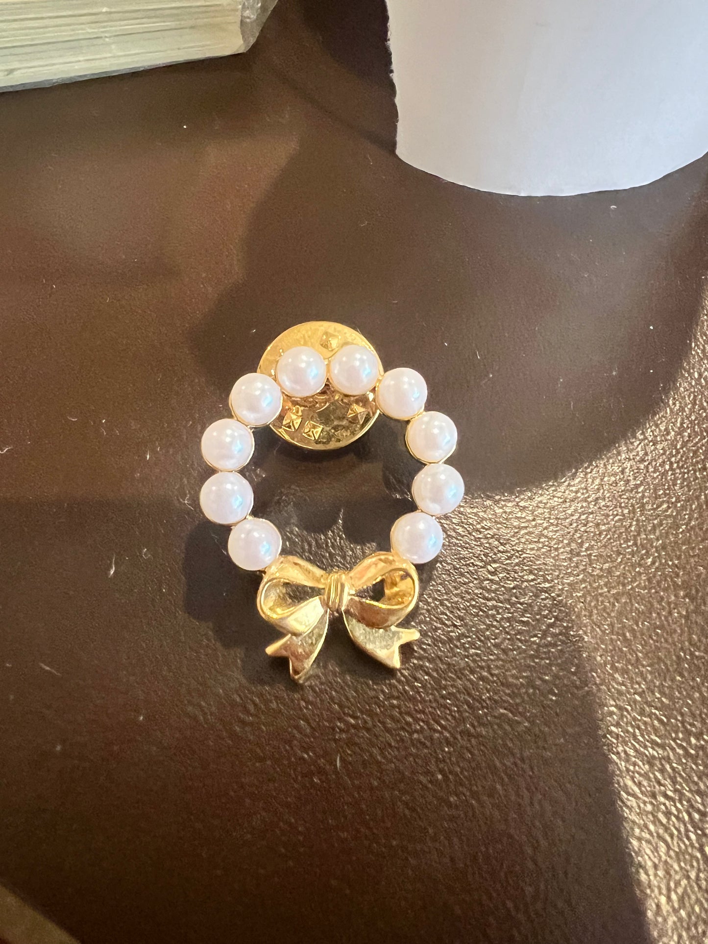 Vintage Wreath & Ribbon Pin