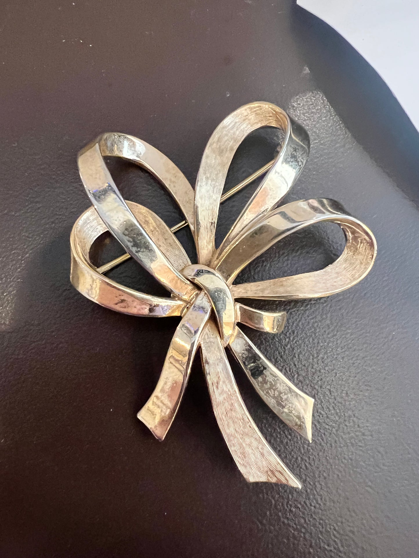 Vintage Trifari Gold Tone Ribbon Brooch