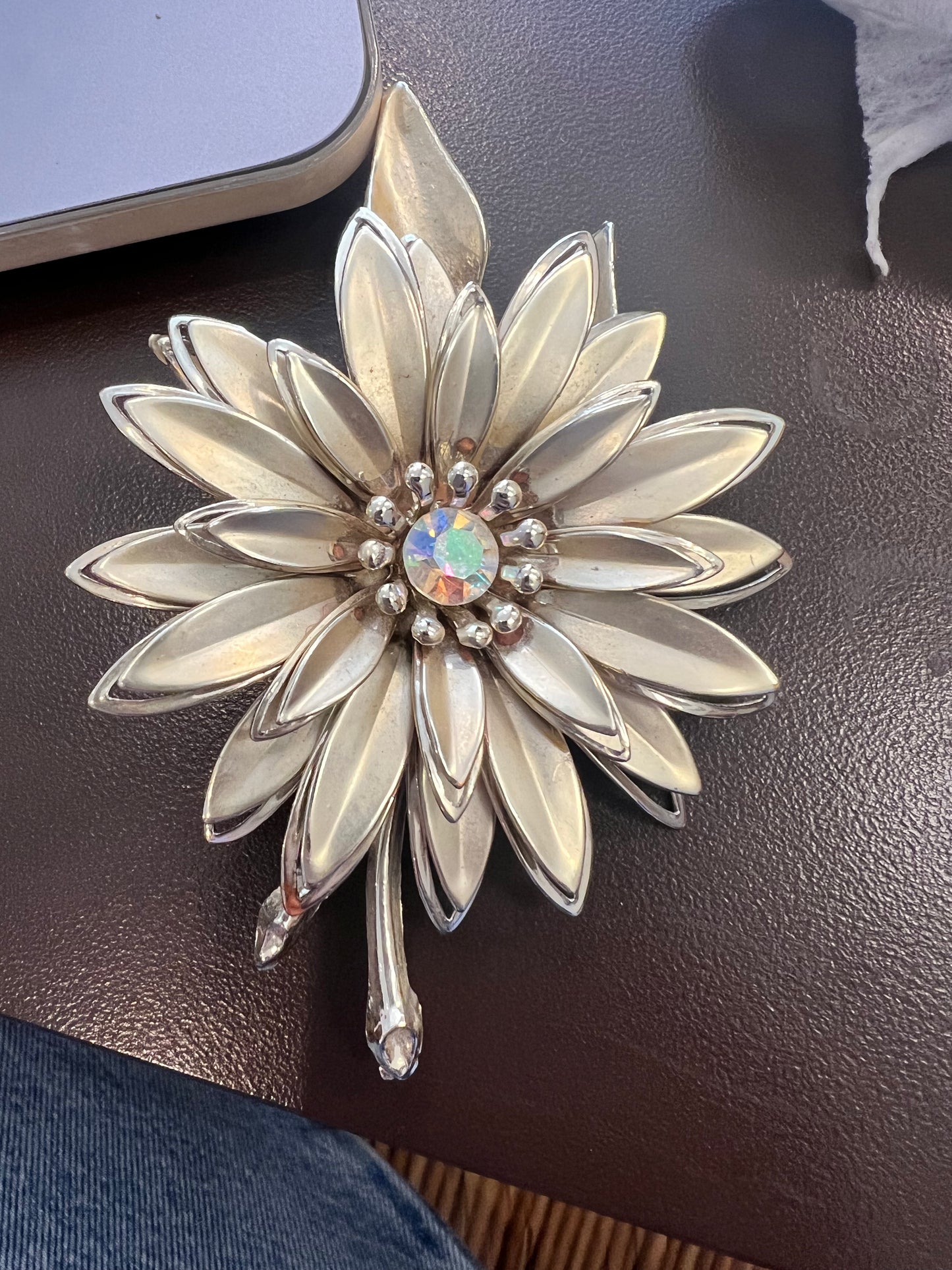 Vintage Gold Tone Daisy Floral Brooch