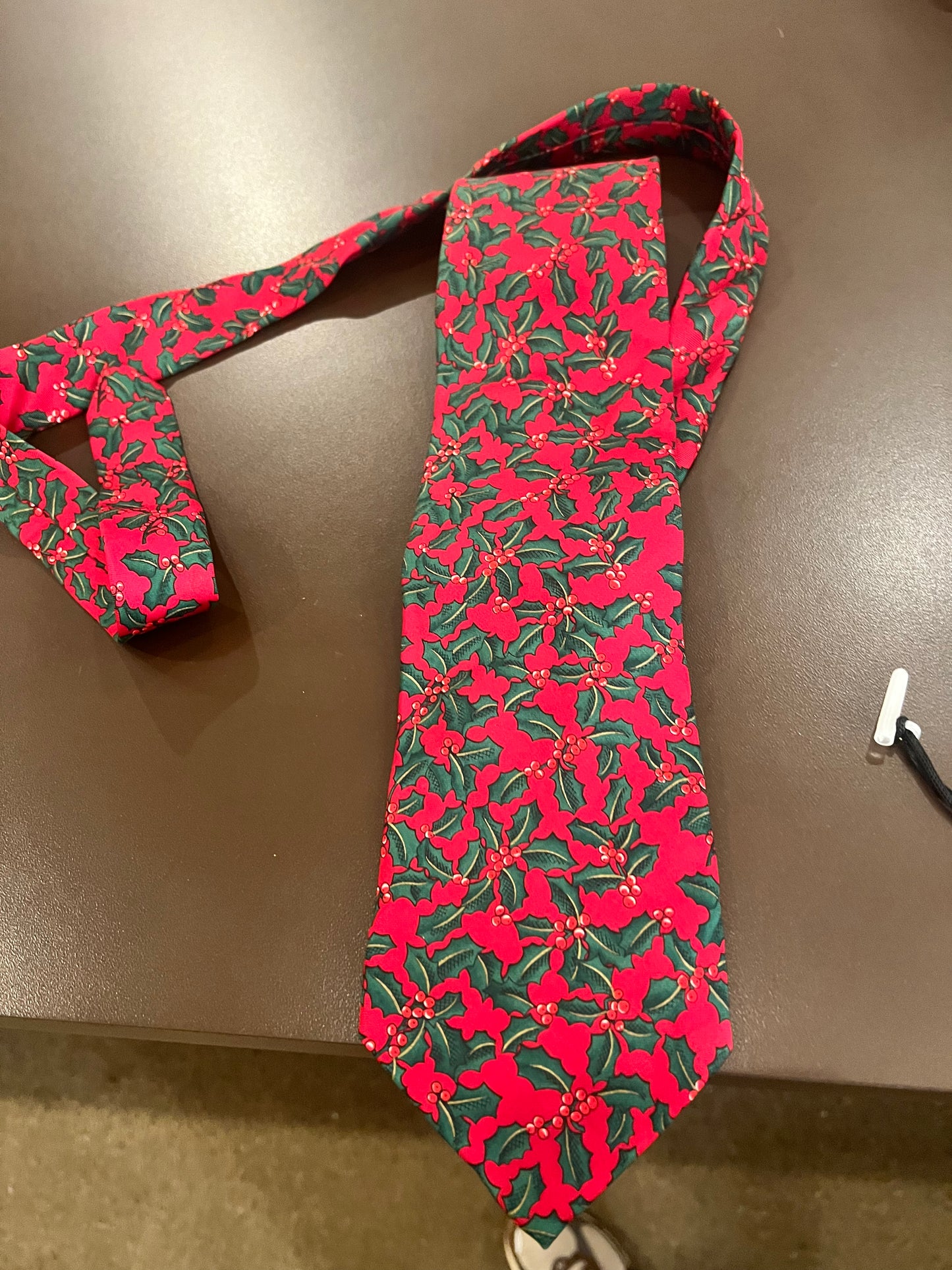 Vintage Mark, Fore & Strike Mistletoe Tie